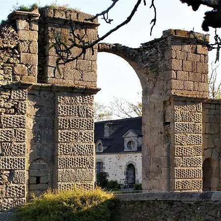 Chateau De La Chasse-Guerre Bed & Breakfast Hardanges Exterior photo