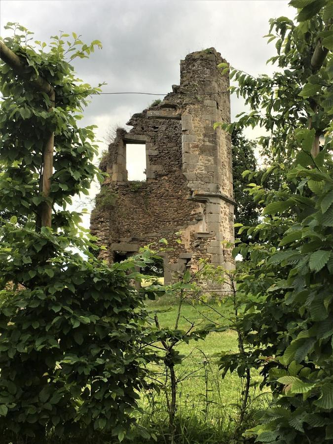 Chateau De La Chasse-Guerre Bed & Breakfast Hardanges Exterior photo