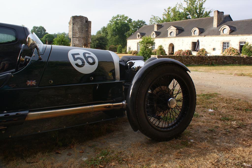 Chateau De La Chasse-Guerre Bed & Breakfast Hardanges Exterior photo
