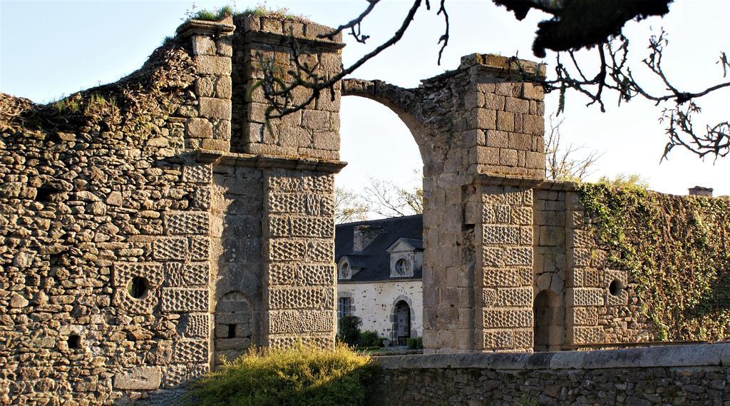 Chateau De La Chasse-Guerre Bed & Breakfast Hardanges Exterior photo