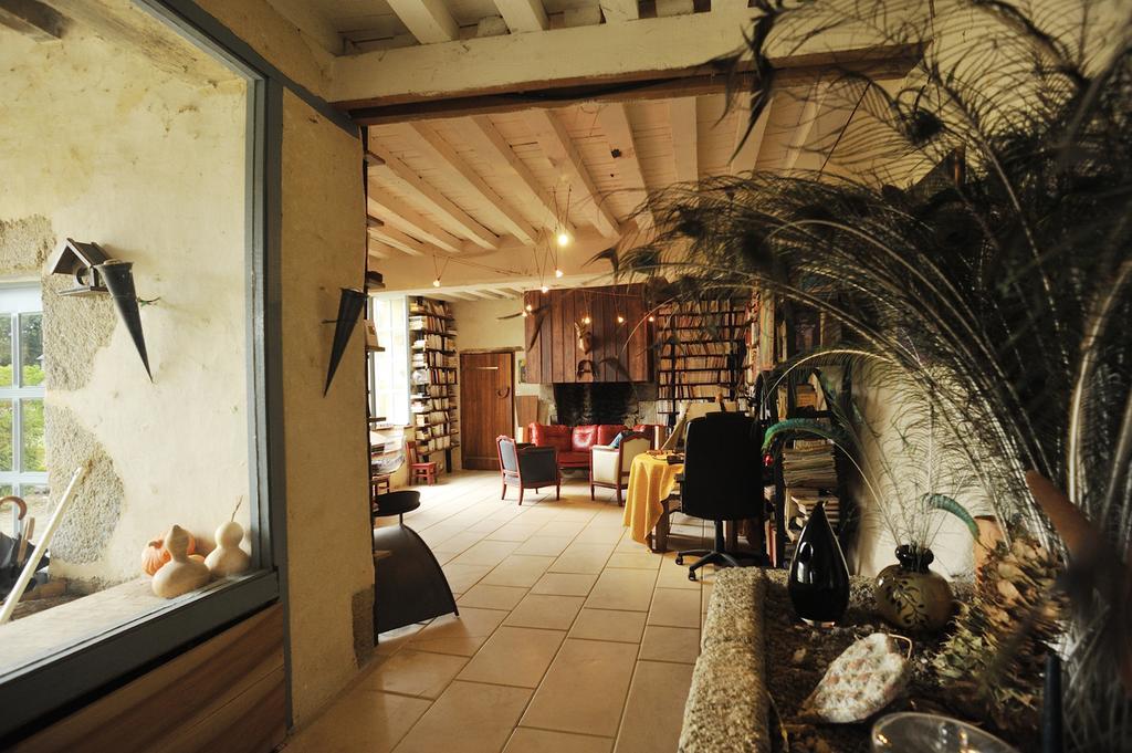 Chateau De La Chasse-Guerre Bed & Breakfast Hardanges Exterior photo